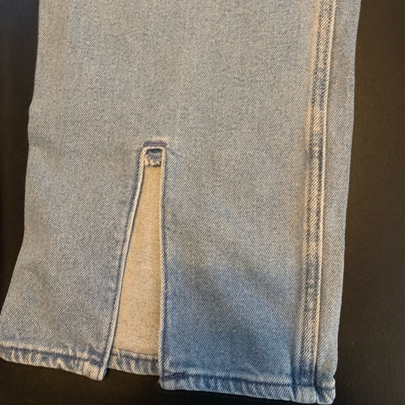 Hollister Light-wash Jeans - Picture 3 of 4
